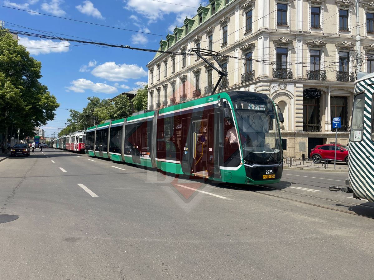 Circulația tramvaielor, blocată în Iași. O garnitură s-a defectat – FOTO