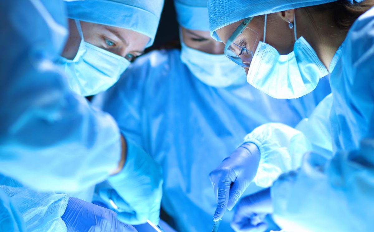 Medicii ieșeni au efectuat primul transplant hepatic de la donator viu – VIDEO