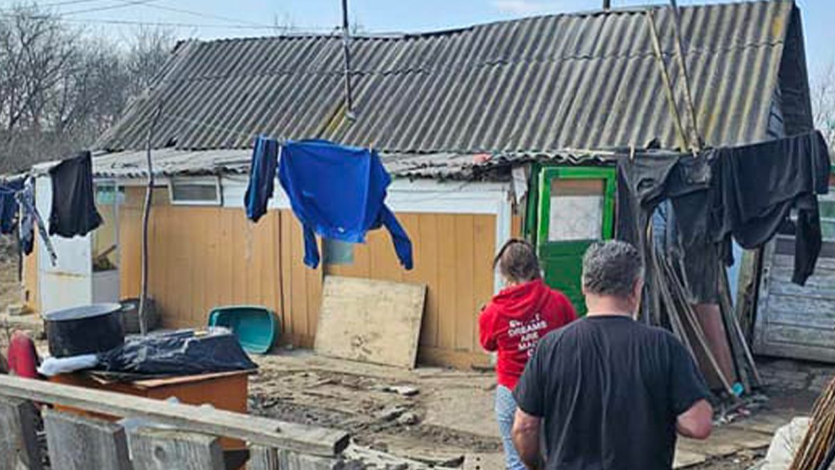 Dramă fără margini, pentru trei frați din Ruginoasa! Mama lor e grav bolnavă, iar ei riscă să rămână pe drumuri: „Își dorește să nu fie pierduți prin centre de plasament” – FOTO