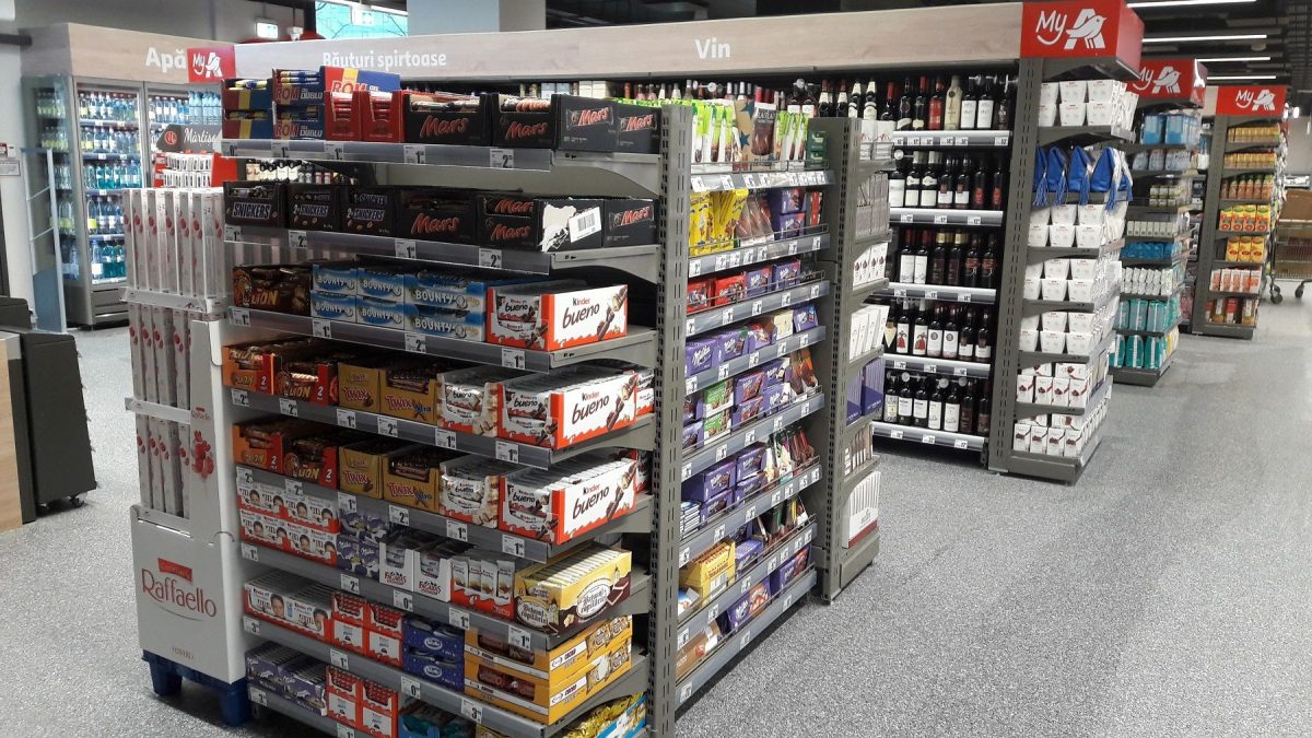 Umpli coşul fără să fie nevoie să ai bani la tine sau să scanezi produsele! La ce magazine din România poți face asta