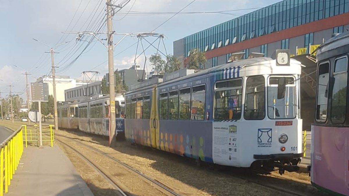 Revoltă în rândul vatmanilor de la CTP! Se sufocă în cabinele tramvaielor, iar șefii fac promisiuni doar ca să le închidă gura – FOTO