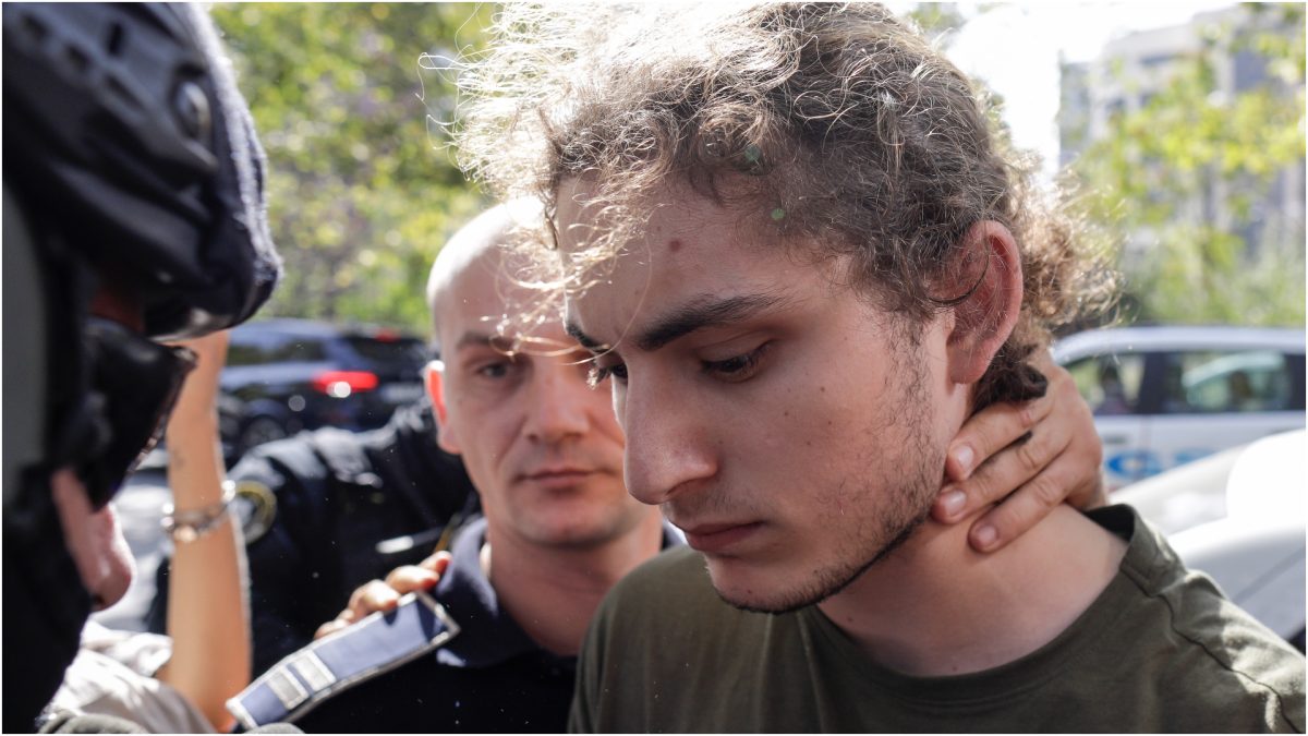 Procesul lui Vlad Pascu se reia cu un nou judecător. Autorul tragediei din 2 Mai, adus pentru prima dată în fața instanței – VIDEO