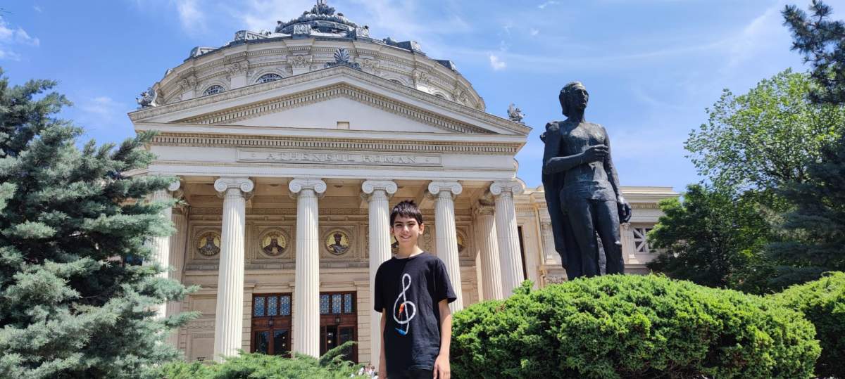 Camil Tiron, la 13 ani, scrie partituri pentru o orchestră întreagă, compune două simfonii și se înscrie în campania „100 de tineri pentru dezvoltarea România”