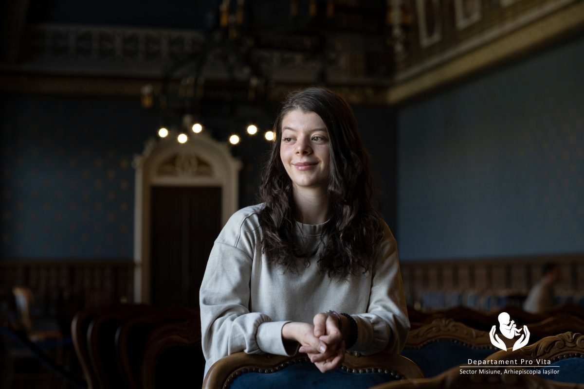 Elena, bursieră Pro Vita Iași, studentă la Facultatea de Medicină: Îmi doresc să rămân în România, o simt ca pe o datorie față de țară – FOTO