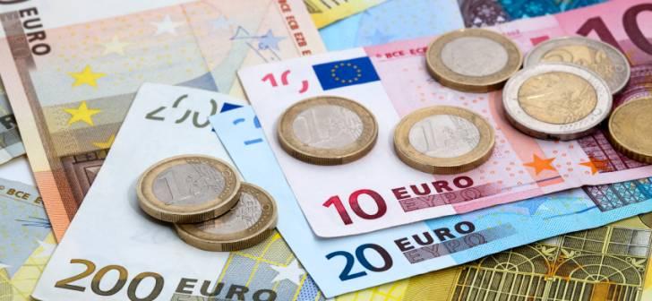 Euro, în scădere după rezultatele la alegerile europarlamentare! Criză politică în Franța!