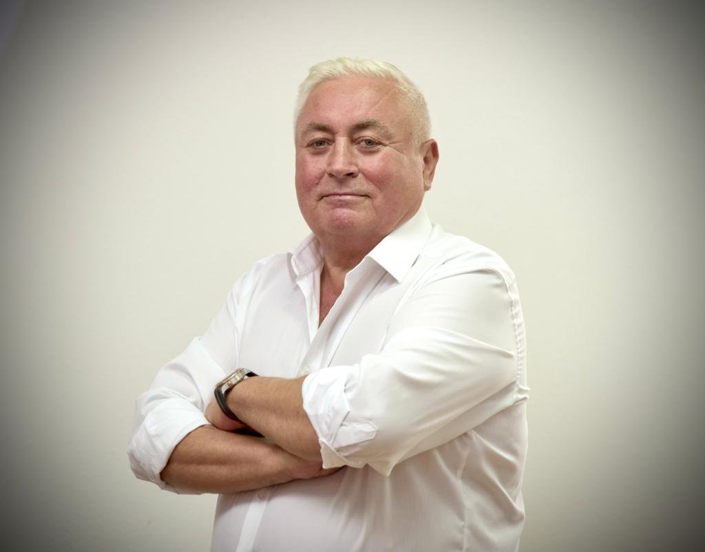 Membri ai organizației PSD Târgu Frumos (IAȘI) ridicați de mascați. Sunt vizați cei care transportau persoane la vot