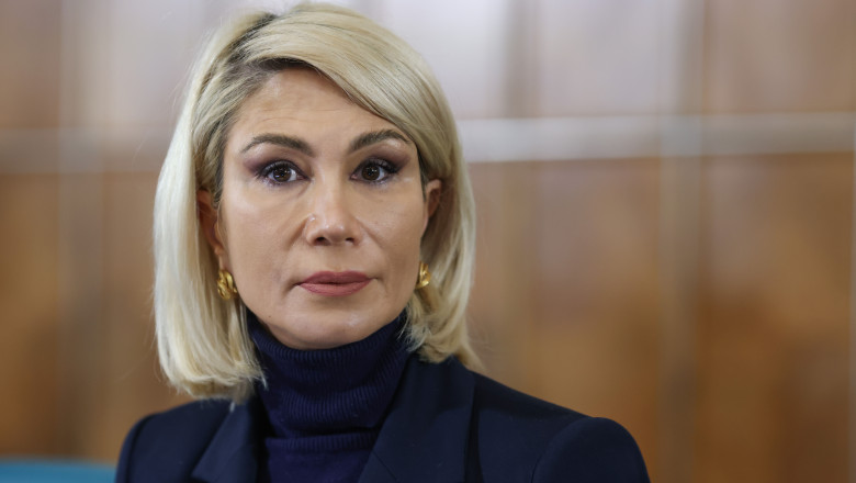 Ministrul Culturii, Raluca Turcan, se implică în scandalul cămăşii Louis Vuitton și spune că va lua legătura cu celebra casă de modă