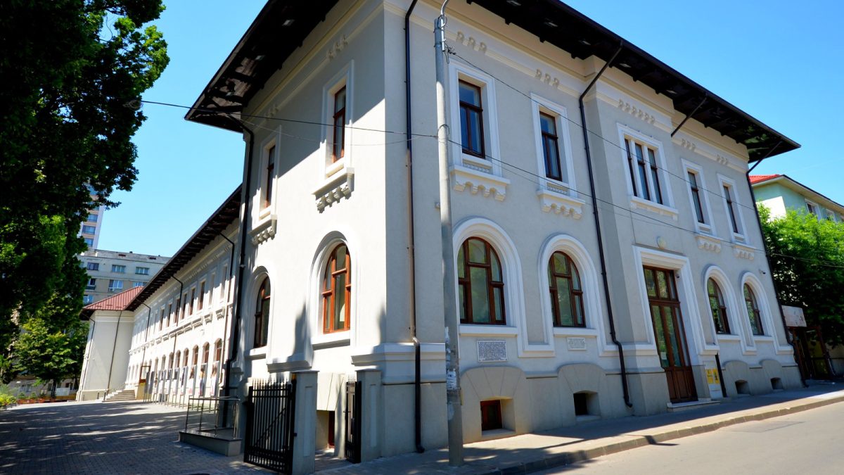 Poet împlinit la Iași și figură a mediului cultural din România, Lucian Vasiliu a fost laureat cu Premiul Național „Mihai Eminescu” – FOTO