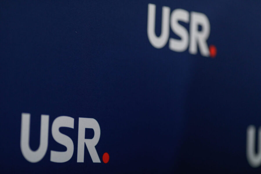 USR face campanie electorală ilegală în ziua votului, în secțiile de vot