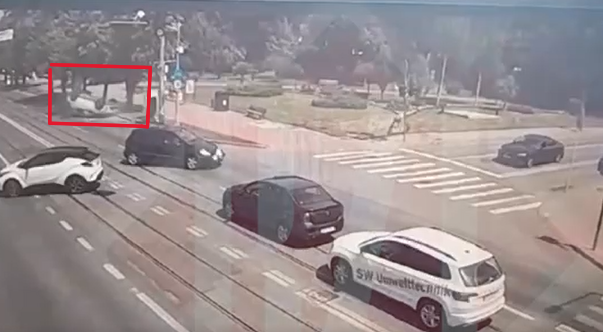 Avem momentul impactului! Iată cum s-a produs accidentul din Copou – FOTO, VIDEO