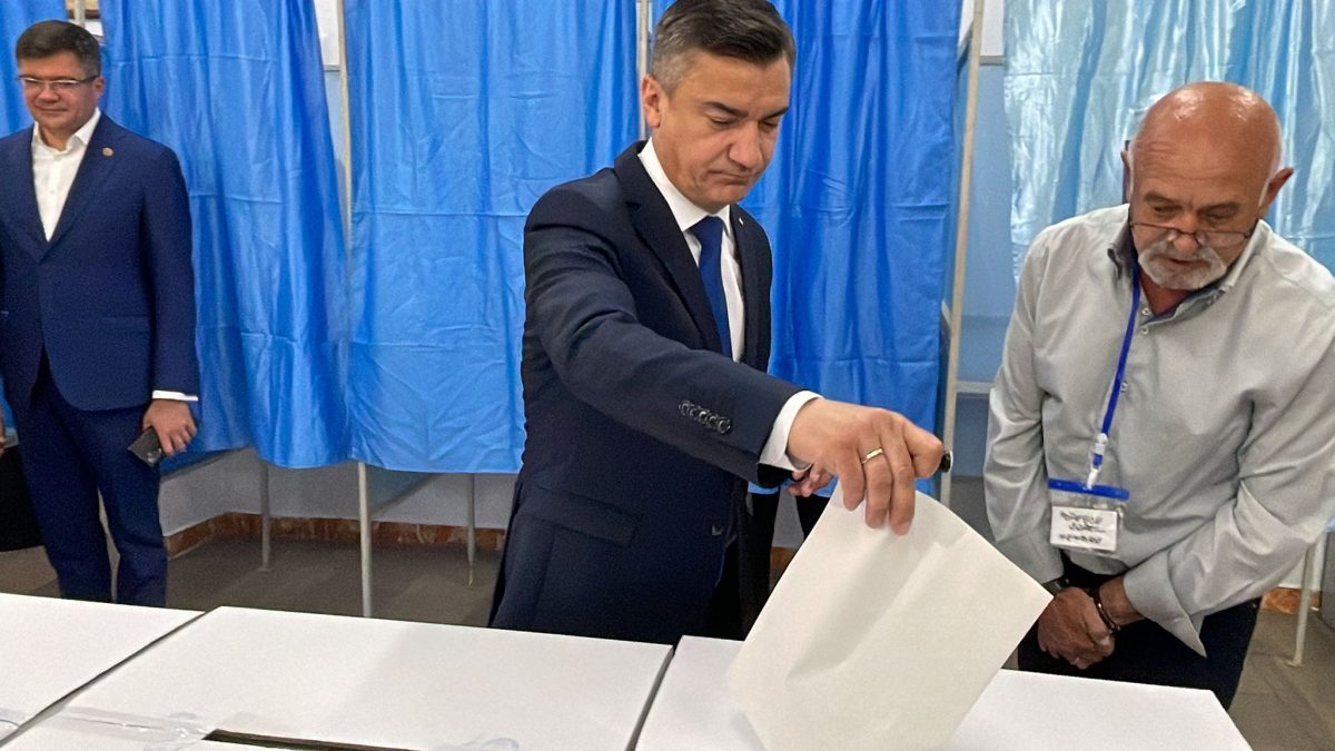 A votat și Mihai Chirica: „Am votat pentru a putea face din Iași și din România tot ce își doresc cetățenii” – FOTO & VIDEO
