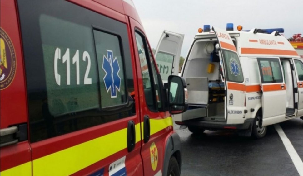 Un autocar cu 59 de persoane s-a răsturnat pe DN2, în Vrancea. Patru persoane, printre care și un copil au au avut nevoie de îngrijiri medicale