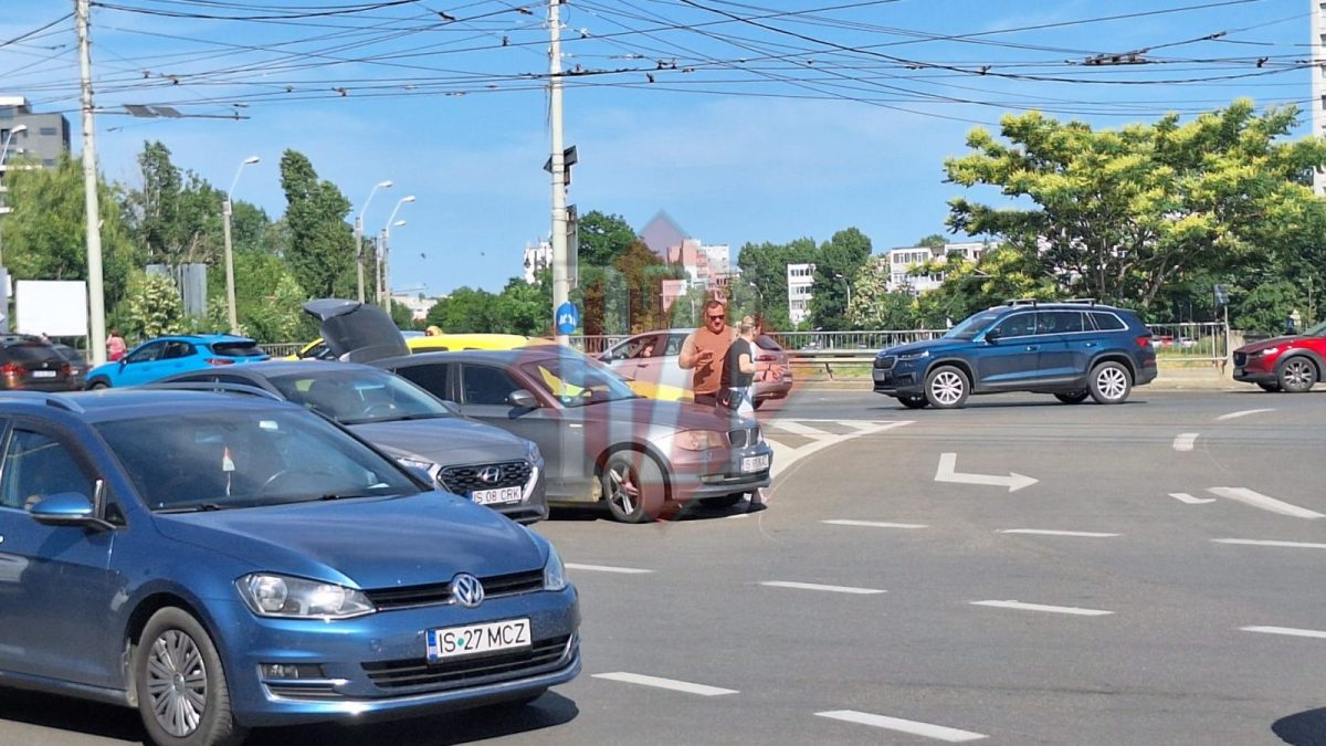 Accident rutier în Iași. Două autoturisme s-au ciocnit în Podu Roș – FOTO