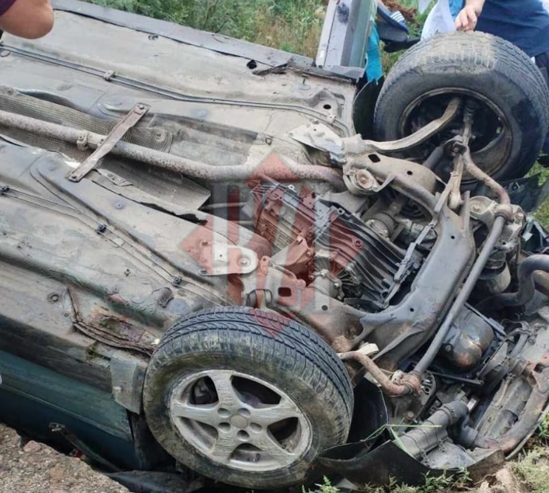 Accident rutier grav înainte de Răducăneni. Un autoturism s-a răsturnat – EXCLUSIV FOTO