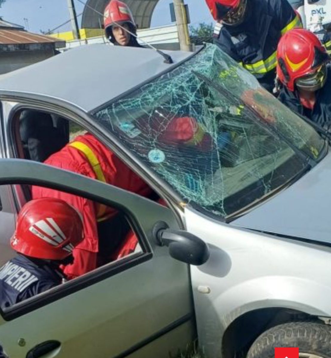 Accident mortal la Ruginoasa. Un bărbat s-a stins după ce maşina pe care o conducea a fost izbită de un tir – FOTO