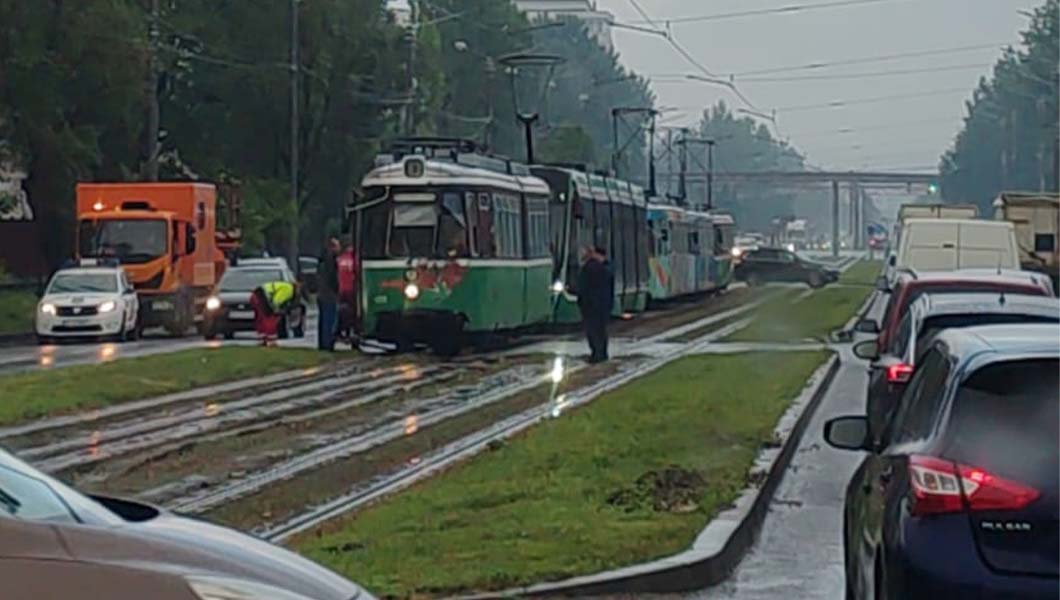 Accident rutier pe Calea Chișinăului! Un tramvai a intrat în coliziune cu un TIR. Circulația tramvaielor, blocată – UPDATE