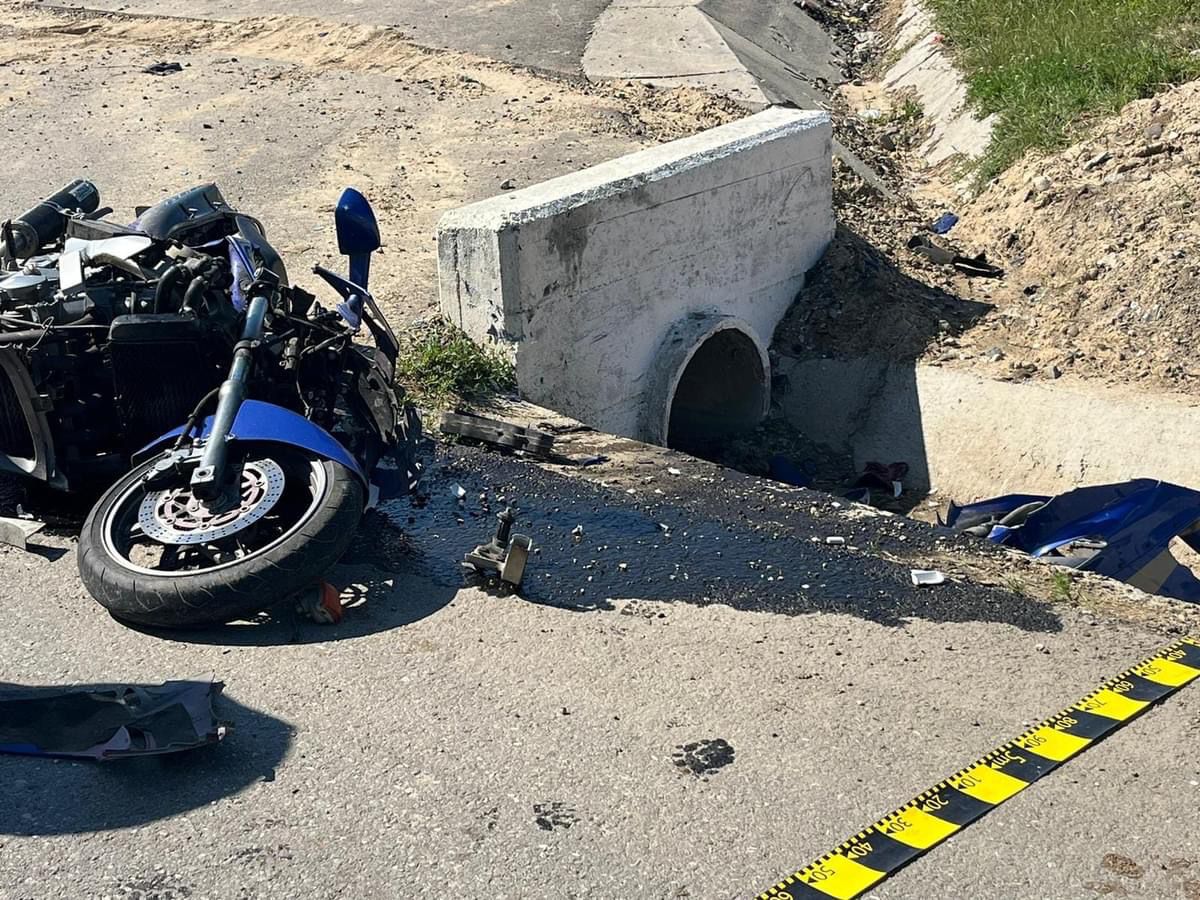 Accident rutier mortal la Iași. Trei persoane au murit, după ce o motocicletă a intrat într-un cap de pod – UPDATE, FOTO, VIDEO