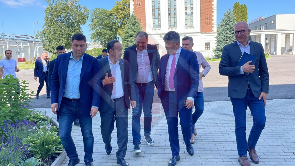 Ministrul Investițiilor și Proiectelor Europene, Adrian Câciu, a ajuns la Iași. Va discuta despre inițiativele și investițiile europene în sectorul farmaceutic din România – FOTO, UPDATE