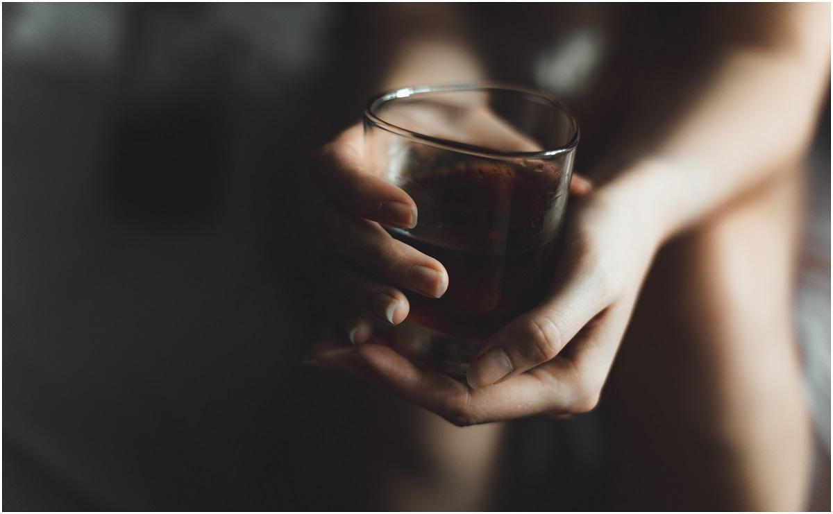 Femeie trimisă la psihiatrie pentru că ajungea amețită la spital, mirosind a alcool. Medicii au rămas șocați