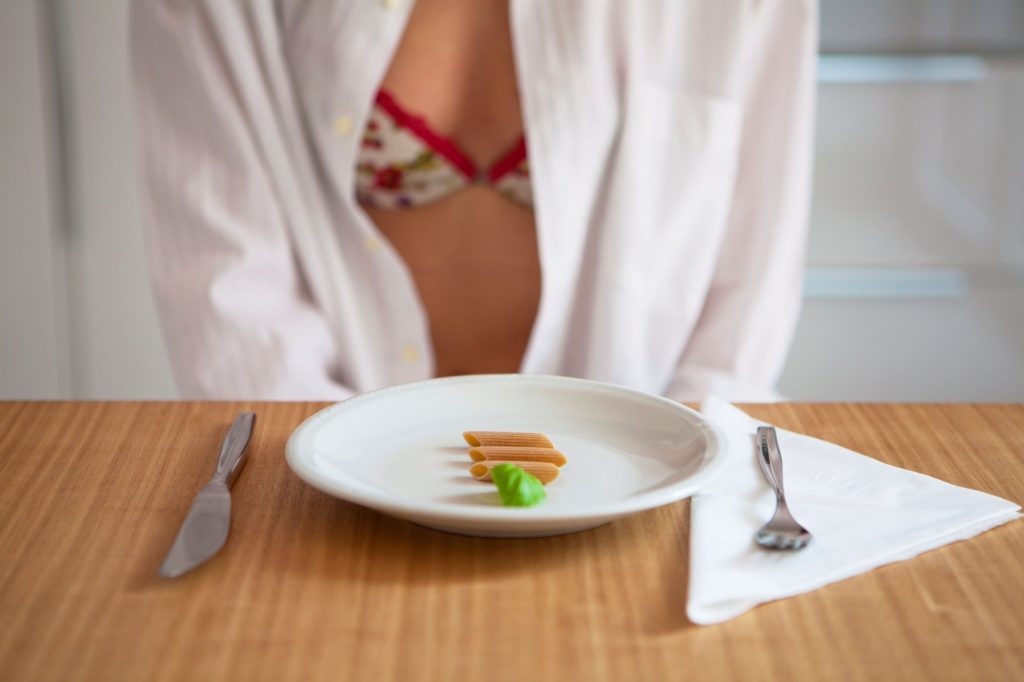 Cum să slăbești rapid: Ce este dieta 5 îmbucături şi cât de eficientă este