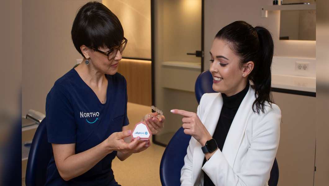 Impactul tratamentului cu aparat dentar Invisalign asupra sanatatii orale generale