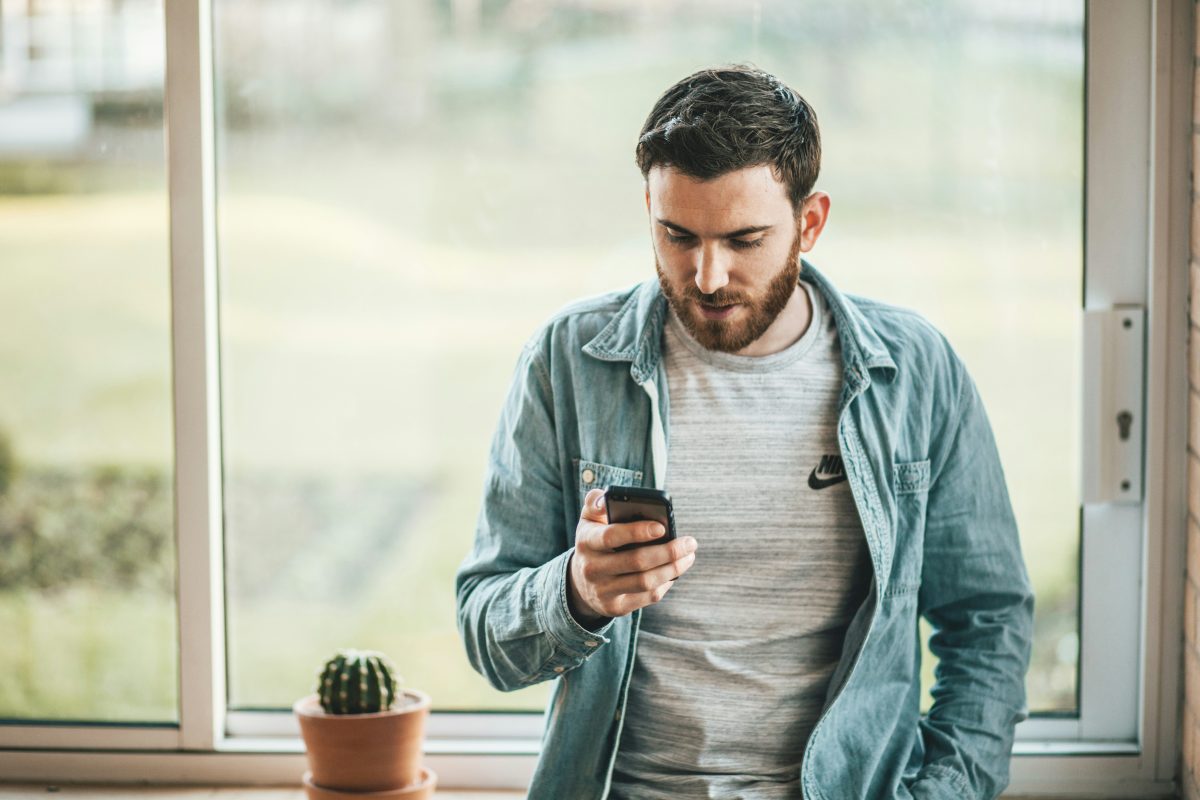 Trei motive pentru jucătorii de păcănele preferă să joace de pe telefon (P)