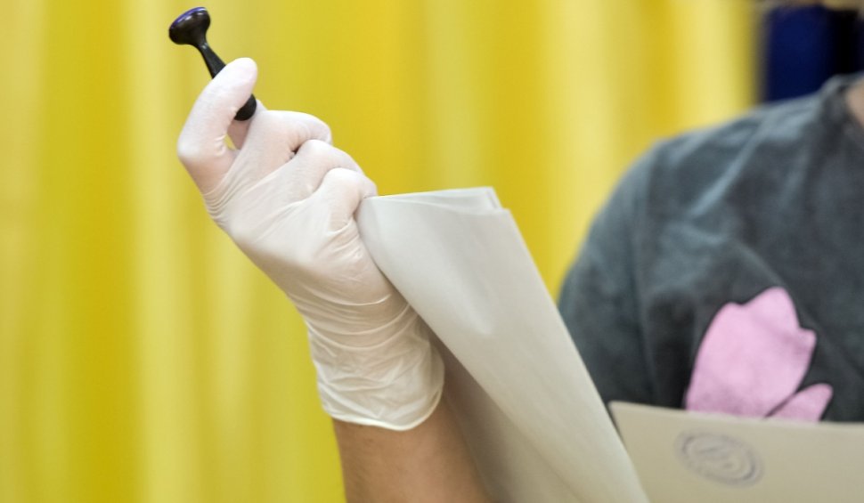 Un alegător a sunat la 112 după ce a primit un buletin cu ștampila „votat” pe el, în Sibiu