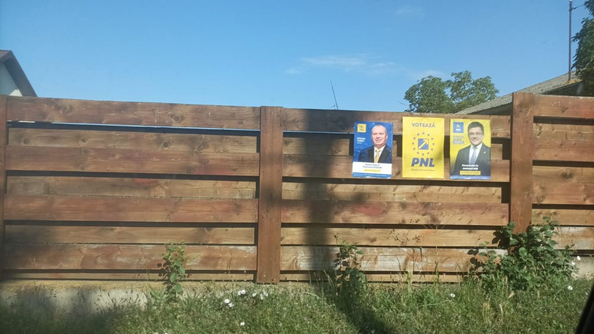 Legea electorală, încălcată la Lețcani. Mai multe afișe ale candidaților PNL nu au fost date jos – UPDATE