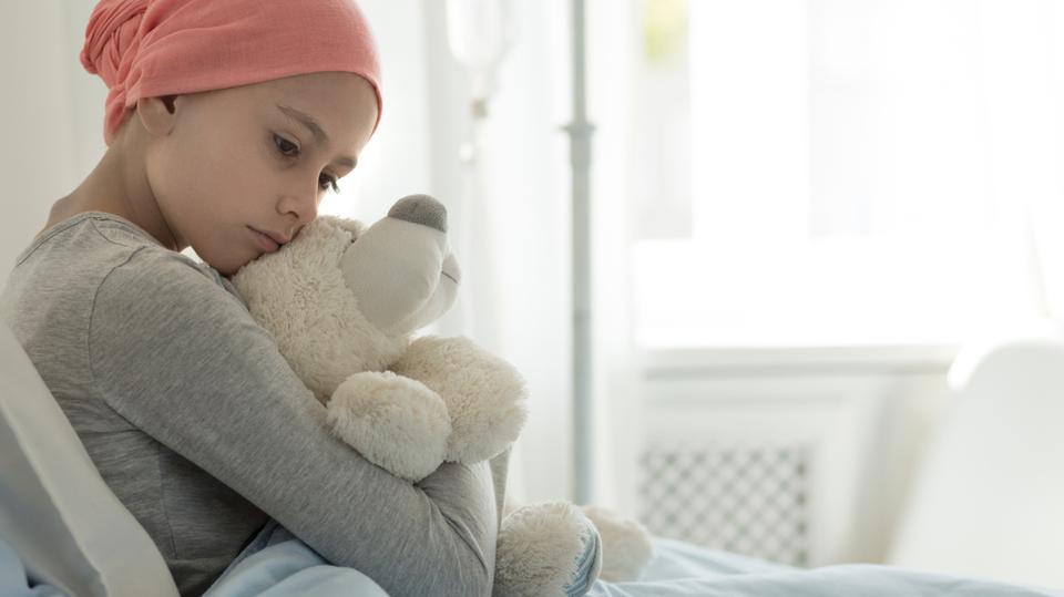 Rezultate extraordinare în cazul bolnavilor de cancer cu risc ridicat. Medicii redau speranța micuților cu un tratament de ultimă generație