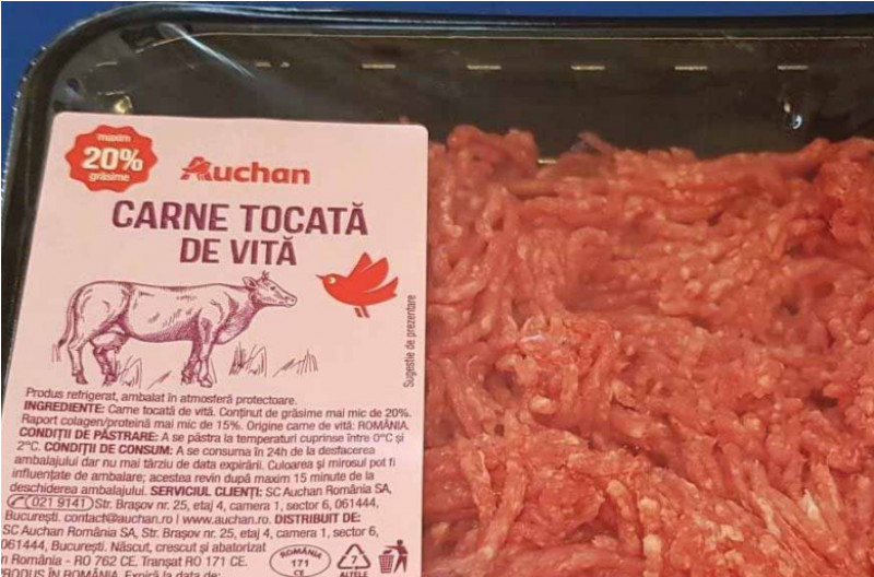 Alertă alimentară! Auchan retrage un sortiment de carne tocată din motive de siguranță existând suspiciuni privind contaminarea acestuia cu un corp străin.