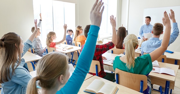 Burse iunie 2024: Cât primesc elevii care au luat deja vacanţa de vară