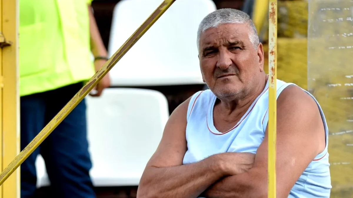 Cât costă o ciorbă de burtă la restaurantul lui Rică Răducanu: E patron și ospătar la „Sirena”