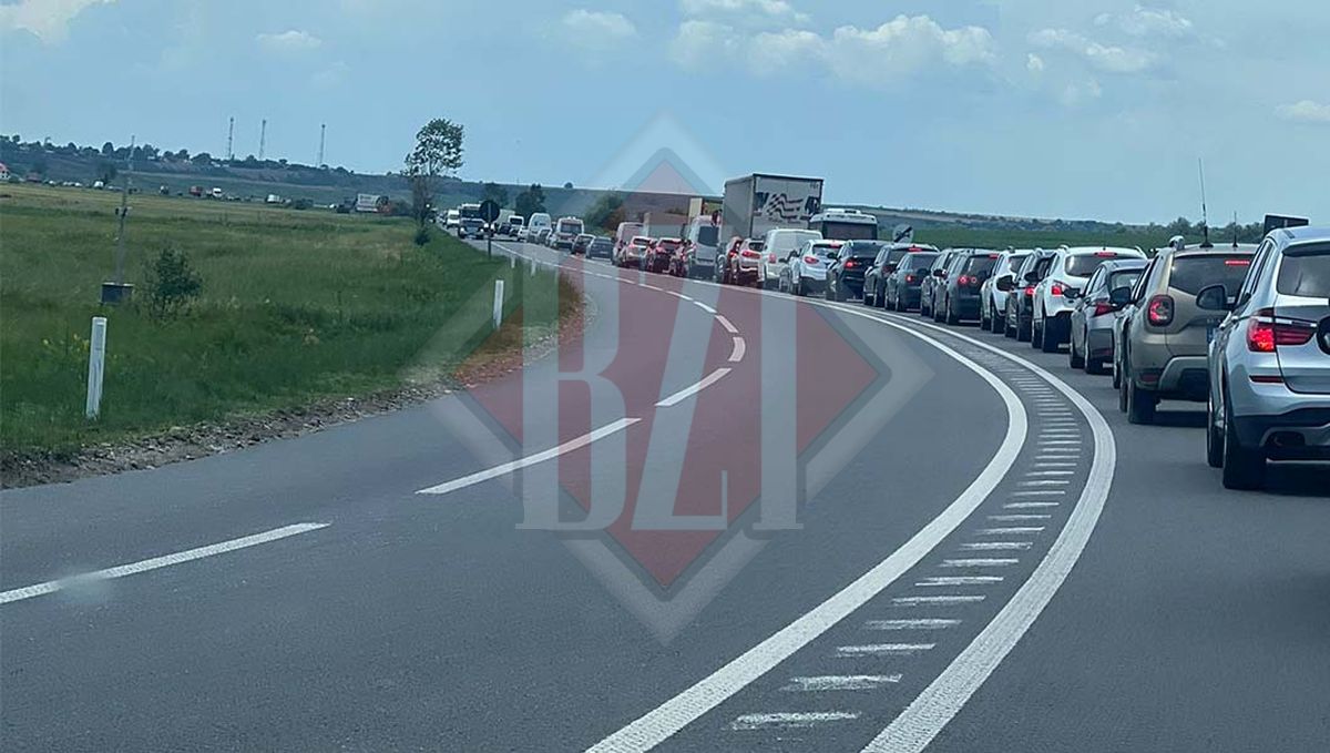 Coșmar în trafic! Coadă kilometrică spre Podu Iloaiei. Şoferii sunt blocaţi de mai mult de o oră – FOTO