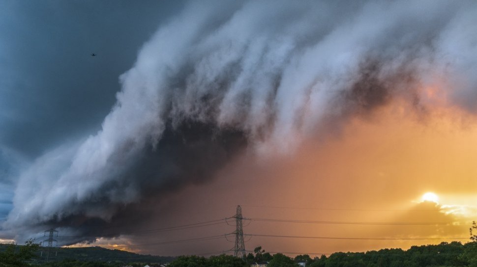Meteorologii au dat alerta! Cod portocaliu de furtuni și vijelii în mai multe județe din țară