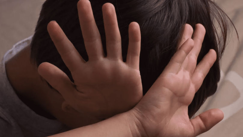 Scene șocante într-o grădiniță! Doi copii de 5 ani au fost agresați sexual de către un educator