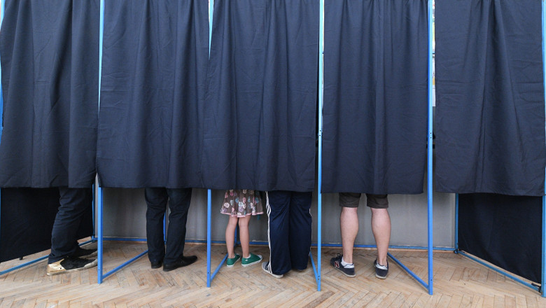 Poți să intri în cabina de vot alături de un copil la alegerile din 9 iunie 2024?