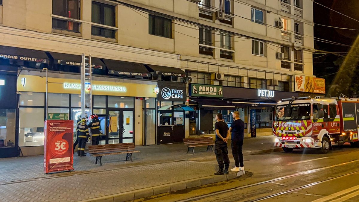 Intervenție ISU, la un bloc din Piața Unirii! Toată lumea s-a oprit să vadă echipajul de pompieri în acțiune – FOTO/VIDEO