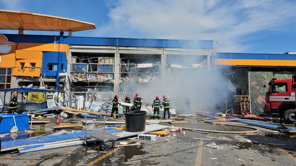 Explozia de la Dedeman: Cei doi pacienţi internaţi la Floreasca sunt în stare gravă, dar detubaţi
