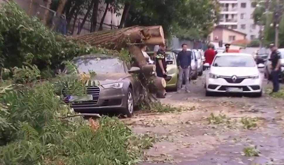 Imagini apocaliptice în urma furtunilor violente. România a fost devastată