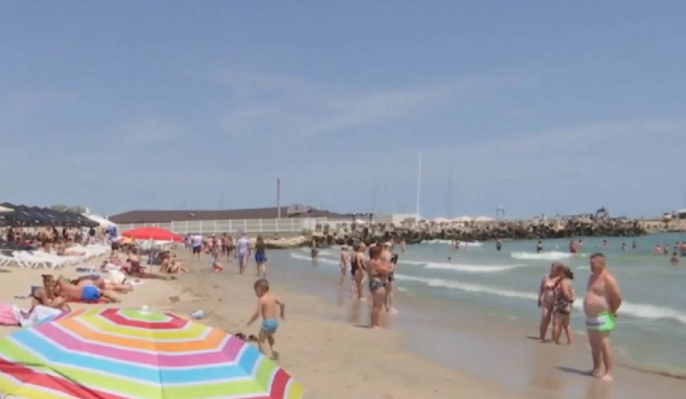 În acest weekend sunt așteptate 80.000 de persoane pe litoral. Locurile de cazare sunt aproape epuizate
