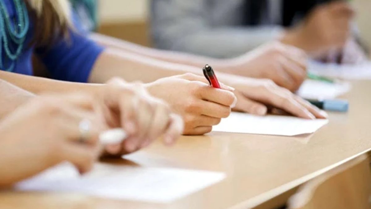 Ultima săptămână de școală pentru elevii clasei a XII-a. Astăzi, începe înscrierea candidaților la prima sesiune a examenului de Bacalaureat