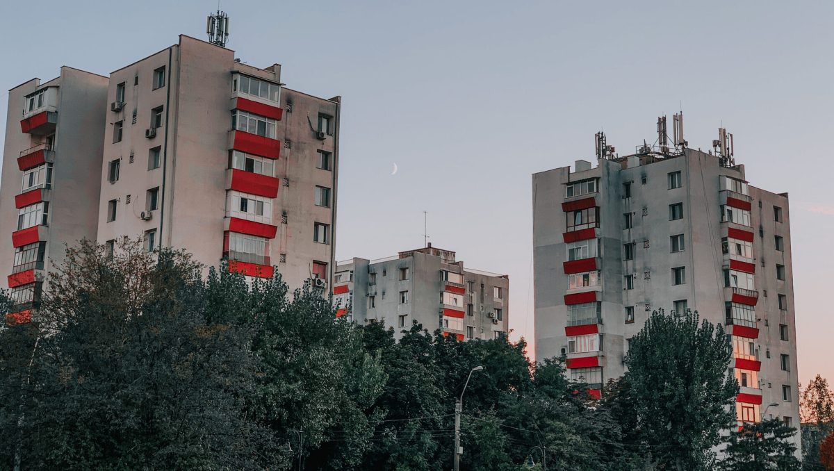 Interzis pentru cei care stau la bloc. Iată legea care îi vizează pe toți locatarii