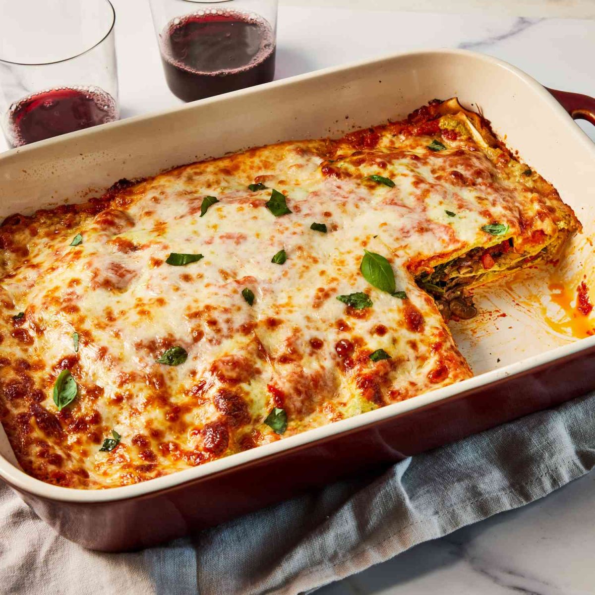 Cea mai delicioasă rețetă de lasagna extrem de simplă de făcut, un preparat delicios inspirat din bucătăria italiană