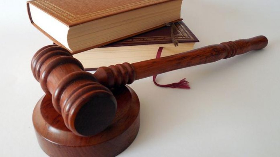 Legea “fugarilor”, contestată de magistraţii ÎCCJ, se discută marţi la Curtea Constituţională