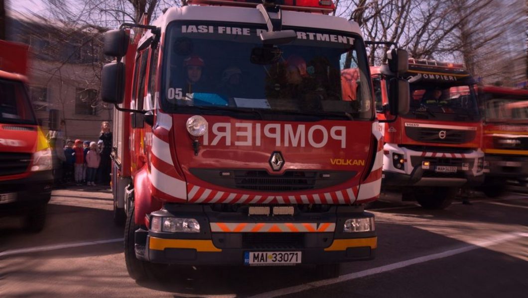 Un incendiu a avut loc la groapa de gunoi din localitatea Țuțora. Pompierii au ajuns la fața locului