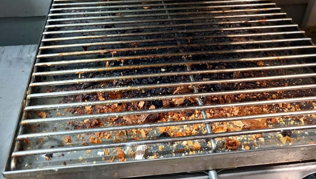 Un fast food din Iași a fost închis de Protecția Consumatorilor. Patronul a primit o amendă de mii de lei – FOTO