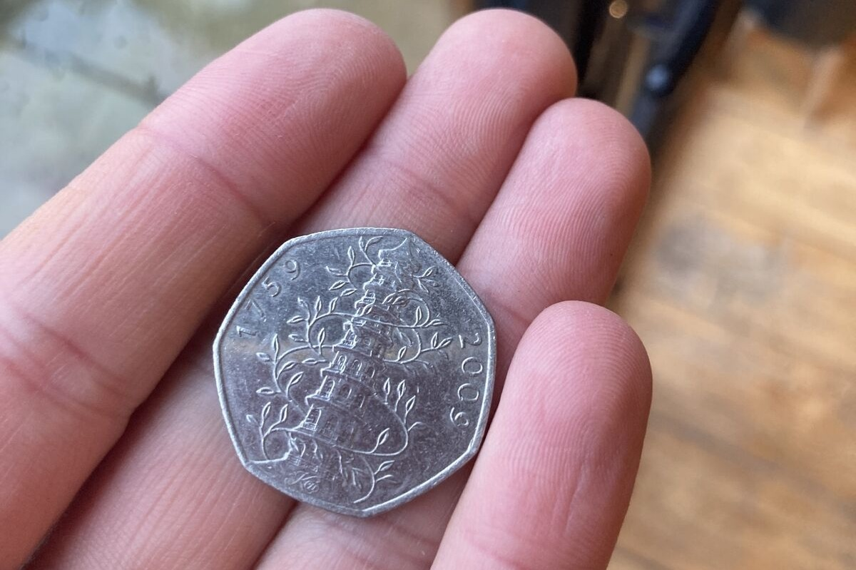 Moneda veche care valorează o mică avere. Iată câți bani poți primi pe ea