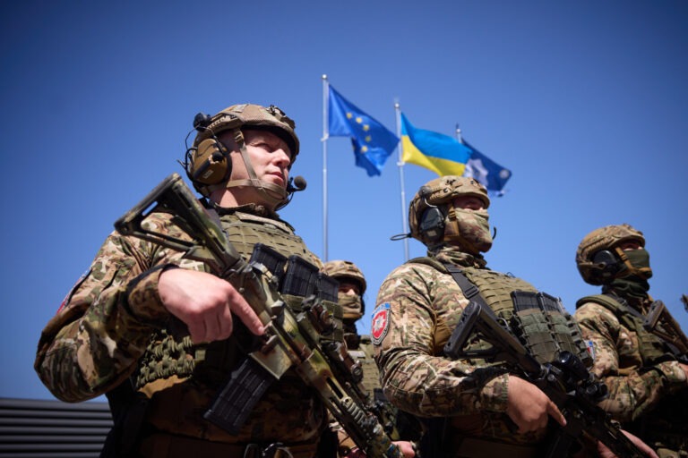Statele membre ale NATO au aprobat un plan în vederea unei misiuni de asistenţă şi instruire pentru armata ucraineană