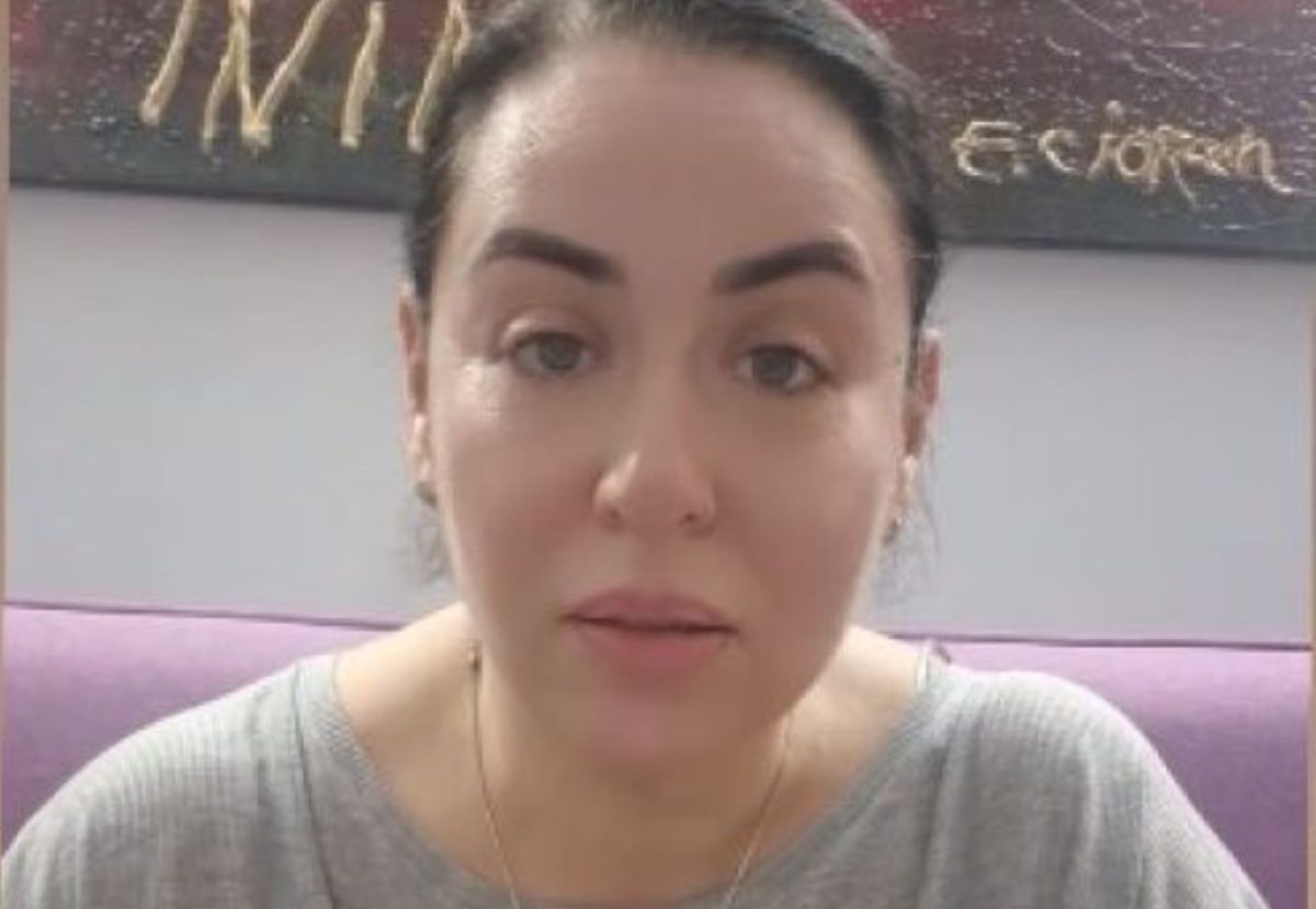 Oana Roman ar fi fost șantajată de Marius Elisei. Vedeta se plânge că fostul soț i-a furat telefonul