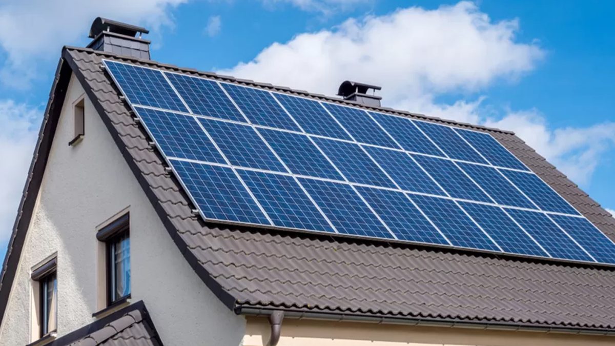 Consiliul Județean Iași montează 150 de panouri fotovoltaice. Investiția depășește 446 de mii de lei
